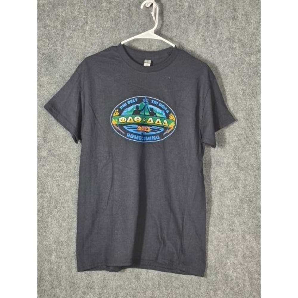 Gildan Mens Phi Delt Tri Delta 2023 Homecoming Graphic Tee Charcoal Grey Medium